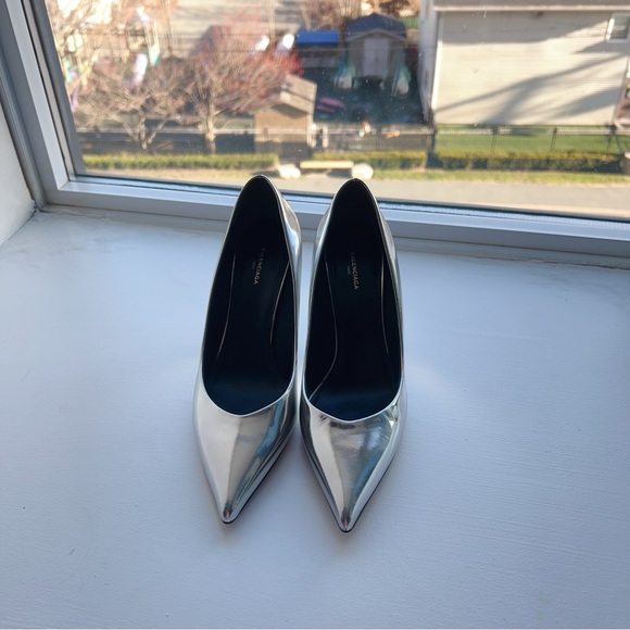 Authentic Balenciaga Heels Silver Metallic Leather Size EU37 Point-Toe Pumps - Picture 2 of 9
